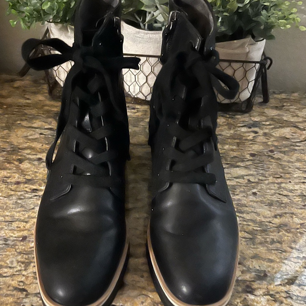 💕🌺🌸leather ankle boots.